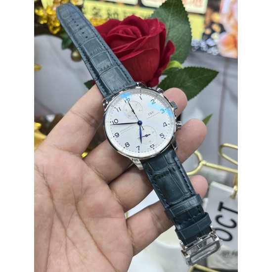 万国 IWC 超级葡计正品终结者,最强升级【表壳升级】重新调整磨具,升级圈口,中壳和底盖的细节。以及提升后期打磨处理工艺,使壳套整体配合的更加默契天衣无缝,没有死角。【表盘升级】提升字面刻度使之变得更加圆润,修正表盘中上下两个子盘的纹路。彻底提升了光泽度,使之变得更白和自然,保持和原装一样的效果。【表扣升级】提升表扣内里细节的打磨和拉丝。 万国 IWC 超级葡计正品终结者,最强升级【表壳升级】重新调整磨具,升级圈口,中壳和底盖的细节。以及提升后期打磨处理工艺,使壳套整体配合的更加默契天衣无缝,没有死角。【表盘升级】提升字面刻度使之变得更加圆润,修正表盘中上下两个子盘的纹路。彻底提升了光泽度,使之变得更白和自然,保持和原装一样的效果。【表扣升级】提升表扣内里细节的打磨和拉丝。