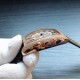 法兰克穆勒 Franck Muller Z9 顶级奢华 男士腕表 来自瑞士日内瓦,是世界知名的高级腕表品牌⌚️。法穆兰大量打破常规的创意更是使其成为无数男女明星的热捧之物 强化矿物质耐磨玻璃,手工镶嵌闪钻 采用精准高级五针日本VK机芯,意大利时尚小牛皮。尺寸:40mmx55mm 三杰精致推荐男士机械腕表 SJ为你精心挑选超真实实物图拍摄 法兰克穆勒 Franck Muller Z9 顶级奢华 男士腕表 来自瑞士日内瓦,是世界知名的高级腕表品牌⌚️。法穆兰大量打破常规的创意更是使其成为无数男女明星的热捧之物 强化矿物质耐磨玻璃,手工镶嵌闪钻 采用精准高级五针日本VK机芯,意大利时尚小牛皮。尺寸:40mmx55mm 三杰精致推荐男士机械腕表 SJ为你精心挑选超真实实物图拍摄