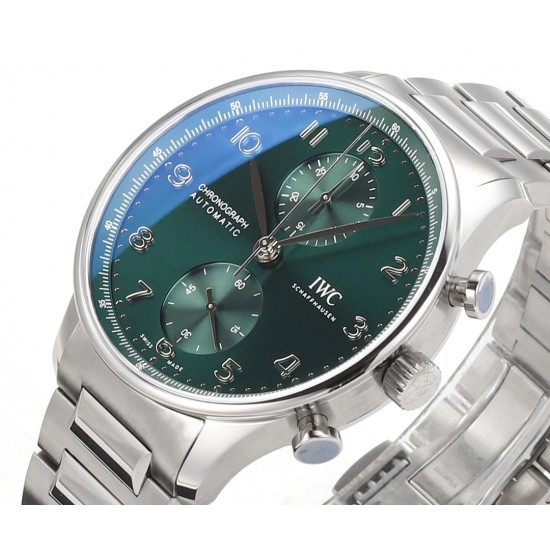 V6S新品,IWC万国表为其经典全新葡萄牙系列计时腕表推出首款精钢表链款式。IWC万国表首次为这款经典时计系列腕表配备精钢表链,令IWC万国表葡萄牙系列计时腕表更添几分灵活随性。表链经过抛光与拉丝工艺修饰,精密入微,优美雅致;蝴蝶式折叠表扣赋予其符合人体工学的贴心设计,细腻贴合手腕,佩戴无比舒适。配备精钢表链的全新表款采用精钢表壳,腕表内部搭载IWC万国表自制69355型计时机芯,坚固而精准,采用经典导柱轮设计,透过蓝宝石玻璃表背可纵览机芯风采。高效双向棘爪上链系统提供46小时动力储备。 V6S新品,IWC万国表为其经典全新葡萄牙系列计时腕表推出首款精钢表链款式。IWC万国表首次为这款经典时计系列腕表配备精钢表链,令IWC万国表葡萄牙系列计时腕表更添几分灵活随性。表链经过抛光与拉丝工艺修饰,精密入微,优美雅致;蝴蝶式折叠表扣赋予其符合人体工学的贴心设计,细腻贴合手腕,佩戴无比舒适。配备精钢表链的全新表款采用精钢表壳,腕表内部搭载IWC万国表自制69355型计时机芯,坚固而精准,采用经典导柱轮设计,透过蓝宝石玻璃表背可纵览机芯风采。高效双向棘爪上链系统提供46小时动力储备。