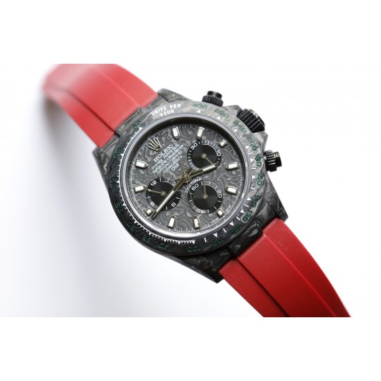 劳力士Rolex Daytona全碳纤维宇宙计时迪通拿横空出世 这款获得瑞士天文台认证的首款全碳纤迪通拿搭载全自动计时7750机械机芯 均调校测试 表盘配蜗形小秒针盘 蓝宝石抗刮损水晶镜面 碳纤维字面 完美复刻 原装同步魔术贴帆布带/橡树胶带 原装扣 更加柔软舒适 方便佩戴 爱不释手的劳力士迪通拿 品不完的一劳永逸!!! 劳力士Rolex Daytona全碳纤维宇宙计时迪通拿横空出世 这款获得瑞士天文台认证的首款全碳纤迪通拿搭载全自动计时7750机械机芯 均调校测试 表盘配蜗形小秒针盘 蓝宝石抗刮损水晶镜面 碳纤维字面 完美复刻 原装同步魔术贴帆布带/橡树胶带 原装扣 更加柔软舒适 方便佩戴 爱不释手的劳力士迪通拿 品不完的一劳永逸!!!
