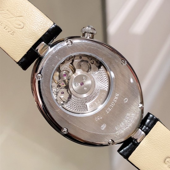 实拍 Breguet 宝玑 最新系列 满天星T钻 经典的蓝钢宝玑指针 机芯是进口自动上链机 我们一直正品完美复刻 那不勒斯皇后款 绝对的女神气质名媛款 最重要的是百搭得来不失少女心 必入款❗带上一秒变女神,各种派对,晚会,聚会,约会,发布会,让你BlingBling 实拍 Breguet 宝玑 最新系列 满天星T钻 经典的蓝钢宝玑指针 机芯是进口自动上链机 我们一直正品完美复刻 那不勒斯皇后款 绝对的女神气质名媛款 最重要的是百搭得来不失少女心 必入款❗带上一秒变女神,各种派对,晚会,聚会,约会,发布会,让你BlingBling
