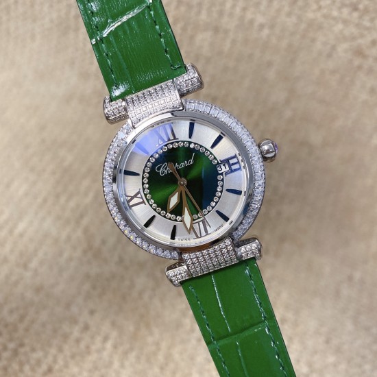 ★实拍 萧邦 CHOPARD IMPERIALE 系列腕表。独特风格带您走进一个新阶段并且成功塑造了崇尚自我表达和与众不同的生活化概念,316精钢材质,此表款全手工镶嵌施华洛世奇水晶钻,成为了美式奢侈生活风格的代表!进口石英机芯以及精细做工,佩戴贴手舒适,设计风格简约明朗。充满奢华璀璨的气息,光彩夺人、让你瞬间提升华丽的气质 ! ★实拍 萧邦 CHOPARD IMPERIALE 系列腕表。独特风格带您走进一个新阶段并且成功塑造了崇尚自我表达和与众不同的生活化概念,316精钢材质,此表款全手工镶嵌施华洛世奇水晶钻,成为了美式奢侈生活风格的代表!进口石英机芯以及精细做工,佩戴贴手舒适,设计风格简约明朗。充满奢华璀璨的气息,光彩夺人、让你瞬间提升华丽的气质 !