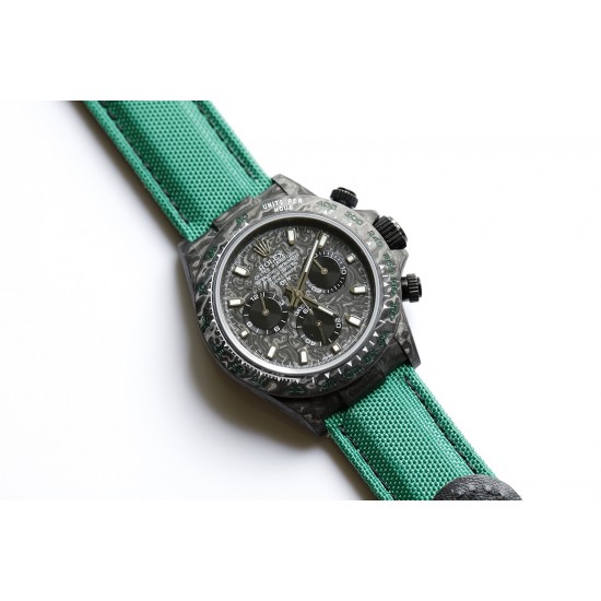 劳力士Rolex Daytona全碳纤维宇宙计时迪通拿横空出世 这款获得瑞士天文台认证的首款全碳纤迪通拿搭载全自动计时7750机械机芯 均调校测试 表盘配蜗形小秒针盘 蓝宝石抗刮损水晶镜面 碳纤维字面 完美复刻 原装同步魔术贴帆布带/橡树胶带 原装扣 更加柔软舒适 方便佩戴 爱不释手的劳力士迪通拿 品不完的一劳永逸!!! 劳力士Rolex Daytona全碳纤维宇宙计时迪通拿横空出世 这款获得瑞士天文台认证的首款全碳纤迪通拿搭载全自动计时7750机械机芯 均调校测试 表盘配蜗形小秒针盘 蓝宝石抗刮损水晶镜面 碳纤维字面 完美复刻 原装同步魔术贴帆布带/橡树胶带 原装扣 更加柔软舒适 方便佩戴 爱不释手的劳力士迪通拿 品不完的一劳永逸!!!
