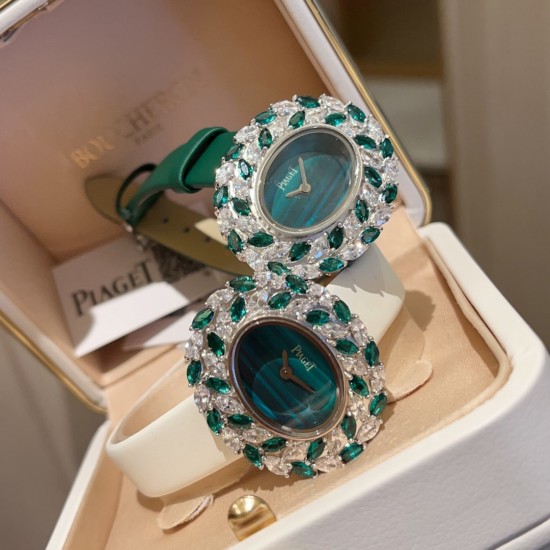 伯爵-PIAGET 全新高级珠宝系列,18K白金.玫瑰金,镶饰两圈马眼型切割美钻一圈22颗(约3.84克拉)-共44颗高级珠宝制作的一大挑战;钻石散发的耀眼光芒,皮带采用轻柔的缎面材质,与钻石造型形成优雅对比。原装尺寸31 X37 mm 伯爵-PIAGET 全新高级珠宝系列,18K白金.玫瑰金,镶饰两圈马眼型切割美钻一圈22颗(约3.84克拉)-共44颗高级珠宝制作的一大挑战;钻石散发的耀眼光芒,皮带采用轻柔的缎面材质,与钻石造型形成优雅对比。原装尺寸31 X37 mm