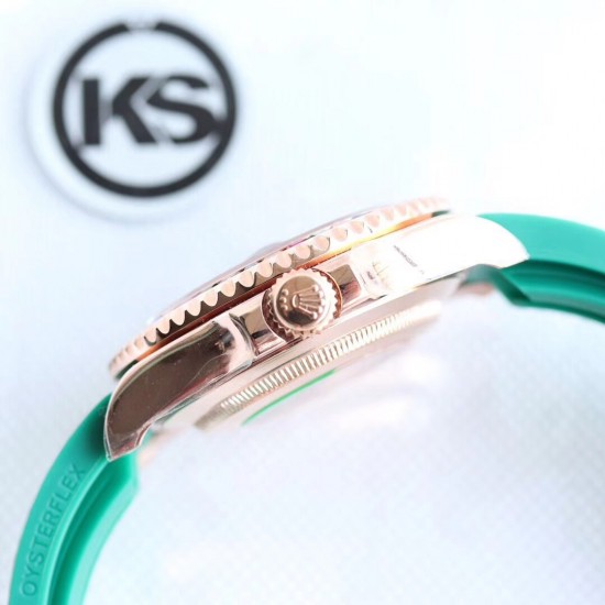 顶级做工KS出品：升级版劳力士金游艇Rolex yacht Master 116695SATS “糖豆”震撼来袭[色] 再度升级，糖豆彩钻版，集合上一代版本的优良做工，业内最顶尖的宝石工艺，同时全面升级基础不锈钢材质，使用真正的日本含镍不锈钢材料作为基础材料，模仿正品的永恒玫瑰金金钢技术，镀层更加持久耐用，耐腐蚀。装载2836、3135机芯，尺寸40mm。蓝光放大镜，超强夜光！现下单额外赠送胶带一副！