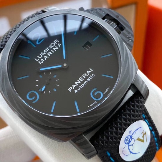 【独家V7版本】沛纳海LUMINOR MARINA庐米诺系列FIBRATECHTM 腕表–44 毫米壳套材质为carbotech碳纤维复合材质,沛纳海特有,且荣获专利的传奇性表冠护桥装置;搭载V7工厂最新研发的机械机芯,具备日期显示 【独家V7版本】沛纳海LUMINOR MARINA庐米诺系列FIBRATECHTM 腕表–44 毫米壳套材质为carbotech碳纤维复合材质,沛纳海特有,且荣获专利的传奇性表冠护桥装置;搭载V7工厂最新研发的机械机芯,具备日期显示