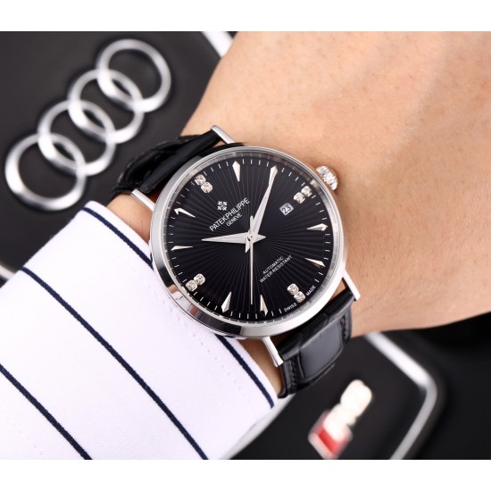 实物拍摄品牌：百达翡丽-PATEK PHILPPE 类型：[酷]男士腕表表壳：316精钢（做工优质）表带：进口小牛皮/316精钢(两种可选)机芯：进口8215全自动机械机芯(走时稳定)材料：高级强化镀膜镜面尺寸：直径40mm 厚度12.5mm