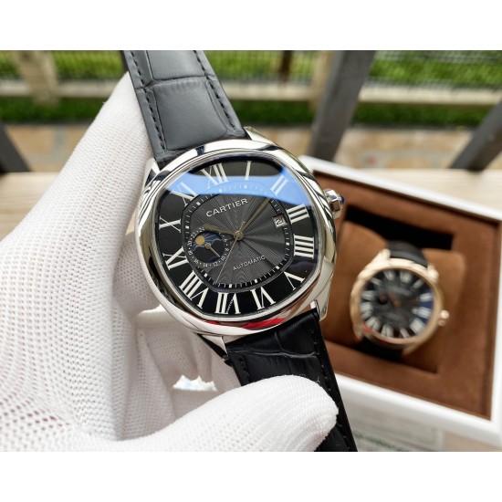 卡地亚 Cartier 精品男士腕表,独特九字位月相设计,技艺精湛,独具匠心,尊贵大气,绅士风范。采用全自动机械机芯,顶级316精钢表壳,进口小牛皮表带,矿物质超强镜面,尺寸42*12 卡地亚 Cartier 精品男士腕表,独特九字位月相设计,技艺精湛,独具匠心,尊贵大气,绅士风范。采用全自动机械机芯,顶级316精钢表壳,进口小牛皮表带,矿物质超强镜面,尺寸42*12