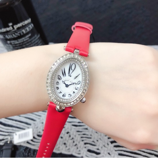 2019新款Breguet-宝玑那不勒斯皇后系列! 史上最强最美 绝对值得拥有的一款 拱桥弧形、表盘用天然白色珍珠母贝 阿拉伯数字时符 经典的蓝钢宝玑指针,完美复刻 那不勒斯皇后款 绝对的女神气质名媛款 最重要的是百搭得来不失少女心 必入款❗带上一秒变女神,各种派对,晚会,聚会,约会,发布会,让你BlingBling 2019新款Breguet-宝玑那不勒斯皇后系列! 史上最强最美 绝对值得拥有的一款 拱桥弧形、表盘用天然白色珍珠母贝 阿拉伯数字时符 经典的蓝钢宝玑指针,完美复刻 那不勒斯皇后款 绝对的女神气质名媛款 最重要的是百搭得来不失少女心 必入款❗带上一秒变女神,各种派对,晚会,聚会,约会,发布会,让你BlingBling