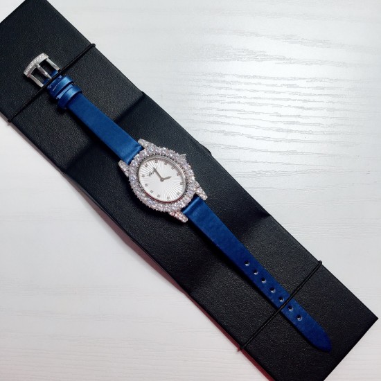 ❤️实拍 萧邦新款 LHEURE DU DIAMANT MEDIUM OVAL 此款LHeure du Diamant 椭圆形切割雕纹镶钻表盘 环以点缀钻石的表圈 优雅气韵 时尚风格和萧邦精湛的手工艺尽显无遗 光华耀目 ❤️实拍 萧邦新款 LHEURE DU DIAMANT MEDIUM OVAL 此款LHeure du Diamant 椭圆形切割雕纹镶钻表盘 环以点缀钻石的表圈 优雅气韵 时尚风格和萧邦精湛的手工艺尽显无遗 光华耀目