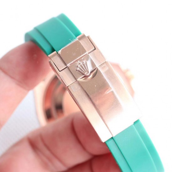 顶级做工KS出品：升级版劳力士金游艇Rolex yacht Master 116695SATS “糖豆”震撼来袭[色] 再度升级，糖豆彩钻版，集合上一代版本的优良做工，业内最顶尖的宝石工艺，同时全面升级基础不锈钢材质，使用真正的日本含镍不锈钢材料作为基础材料，模仿正品的永恒玫瑰金金钢技术，镀层更加持久耐用，耐腐蚀。装载2836、3135机芯，尺寸40mm。蓝光放大镜，超强夜光！现下单额外赠送胶带一副！