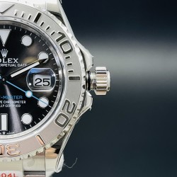 【DR Factory墙裂推荐】V2升级版 市场最高版本 Rolex劳.力士Yacht-Master超级进口904L游艇40毫米系列！1⃣️表带和表壳均为进口904钢铸造而成（打磨和抛光各个细节均非常细腻）手感十足.2⃣️圈口与正品一致的冲压下去（使之圈口与边缘无缝而且平整）3⃣️字面的颜色和放射纹工艺与正品基本一致[拳头][拳头][拳头]最强版904钢YM-游艇系列！DR Factory出品 必属精品 欢迎您的品鉴！