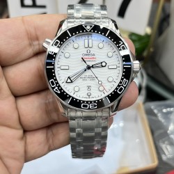 OMEGA 欧米茄 海马300m系列腕表！316精钢材质打造！专用8800机芯摆轮，42mm直径！超强双色夜光针！