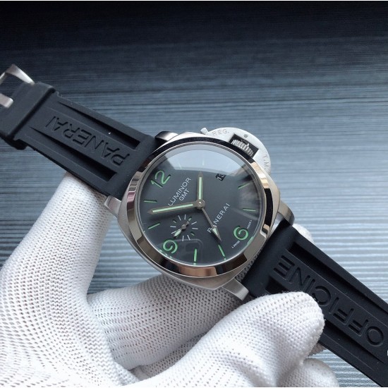 品牌:沛纳海LUMINR 1950系列PAM00320 原版1:1 PAM新款出炉,男款 和原装一摸一样,进口全自动机械,表径47mm,表带黑色牛皮双车线 密底防水200米, 除了时分秒日期,还有两地时间功能,GMT异地时三针半表盘 三杰 用上反差的黄色印上计划的名字 Pole 2 Pole,而表背便刻有代表北极熊和企鹅,所有的意指意涵,都简单直接,最重要是表本身也好看 三杰精致推荐男士机械腕表 SJ为你精心打造超真实实物图拍摄 让你超真实实物图体验 品牌:沛纳海LUMINR 1950系列PAM00320 原版1:1 PAM新款出炉,男款 和原装一摸一样,进口全自动机械,表径47mm,表带黑色牛皮双车线 密底防水200米, 除了时分秒日期,还有两地时间功能,GMT异地时三针半表盘 三杰 用上反差的黄色印上计划的名字 Pole 2 Pole,而表背便刻有代表北极熊和企鹅,所有的意指意涵,都简单直接,最重要是表本身也好看 三杰精致推荐男士机械腕表 SJ为你精心打造超真实实物图拍摄 让你超真实实物图体验