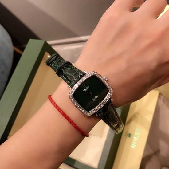 最新劳力士Rolex采用知名经典的设计将它重新呈现,品牌的三方联名创造了一个独特的系列,同时满足了手表和街头爱好者的高要求。尺寸3228mm 进口意大利小牛皮带,腕间流年,诠释你的美,就是如此简单! 最新劳力士Rolex采用知名经典的设计将它重新呈现,品牌的三方联名创造了一个独特的系列,同时满足了手表和街头爱好者的高要求。尺寸3228mm 进口意大利小牛皮带,腕间流年,诠释你的美,就是如此简单!