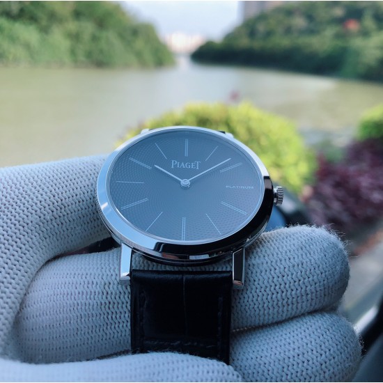 伯爵 PIAGET B0 超薄,直径40厚度8MM,采用改装高品质手翻机芯Cal.1400:原装一致夹板刻字,机芯稳定!蓝宝石水晶镜面,原装比例细节!特别注重手表的大小,弧度,抛光,刻字! 外壳均采用真空电镀,特别是白金款式光亮不掉色,纯正316进口钢材使整表更有坠感,欢迎比对!双面进口意大利小牛皮和原装扣! 三十米防水!三杰精致推荐男士超薄机械腕表 SJ为你精心打造超真实实物图拍摄 伯爵 PIAGET B0 超薄,直径40厚度8MM,采用改装高品质手翻机芯Cal.1400:原装一致夹板刻字,机芯稳定!蓝宝石水晶镜面,原装比例细节!特别注重手表的大小,弧度,抛光,刻字! 外壳均采用真空电镀,特别是白金款式光亮不掉色,纯正316进口钢材使整表更有坠感,欢迎比对!双面进口意大利小牛皮和原装扣! 三十米防水!三杰精致推荐男士超薄机械腕表 SJ为你精心打造超真实实物图拍摄
