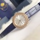 实拍 伯爵-PIAGET 女士腕表 瑞士石英机芯 316L精钢表壳 真牛皮表带 尺寸34*8mm 蓝宝石玻璃镜面 简约的设计,大胆而多彩的配色,以及旋转表圈是伯爵品牌 Possession腕表的特质所在。通过品牌制表师们天马星空的创意,将各个亮色的表带与贵金属、钻石、精钢材质相融,通过圆形盘面的演绎,令全新的 Possession腕表越发闪耀夺目,给人眼前一亮之感。 实拍 伯爵-PIAGET 女士腕表 瑞士石英机芯 316L精钢表壳 真牛皮表带 尺寸34*8mm 蓝宝石玻璃镜面 简约的设计,大胆而多彩的配色,以及旋转表圈是伯爵品牌 Possession腕表的特质所在。通过品牌制表师们天马星空的创意,将各个亮色的表带与贵金属、钻石、精钢材质相融,通过圆形盘面的演绎,令全新的 Possession腕表越发闪耀夺目,给人眼前一亮之感。