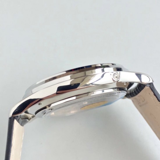 ZF【厚积“薄”发 年度大作】ZF新品,积家月相大师系列,表壳直径39mmX9.9mm与原装同步。六点钟的子盘拥有阳历阴历(月相)双期显示,月相一月转一圈,功能和正品一致。【技术突破】采用9015改积家自产Cal.925/1机芯,功能百分百同步原装自产机芯。走时稳定,素质坚挺。【细节突破】从侧面观察腕表盘面发现有微微的弧度,ZF为了达到这一效果,耗时费力多次调整模具,确保神韵和感觉能与原装相媲美。ZF积家月相大师,满足您对月相的一切美好情怀。 ZF【厚积“薄”发 年度大作】ZF新品,积家月相大师系列,表壳直径39mmX9.9mm与原装同步。六点钟的子盘拥有阳历阴历(月相)双期显示,月相一月转一圈,功能和正品一致。【技术突破】采用9015改积家自产Cal.925/1机芯,功能百分百同步原装自产机芯。走时稳定,素质坚挺。【细节突破】从侧面观察腕表盘面发现有微微的弧度,ZF为了达到这一效果,耗时费力多次调整模具,确保神韵和感觉能与原装相媲美。ZF积家月相大师,满足您对月相的一切美好情怀。
