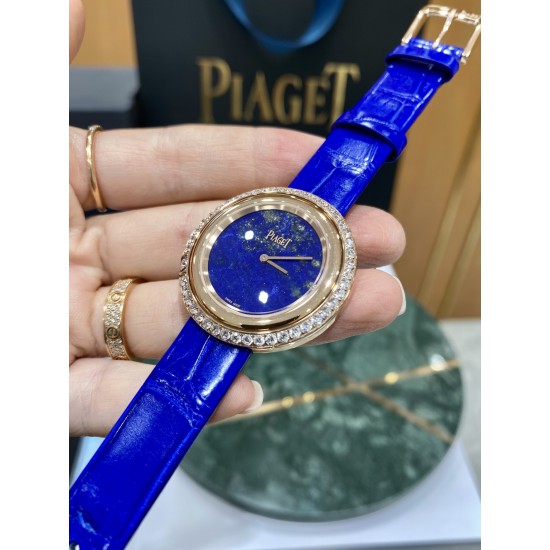 伯爵“时来运转”顶级奢侈品入门款四月季新配色 “青金石”表面可以看到星点状的黄铁矿,如同夜空中璀璨的群星第一眼看到它的时候我一眼就中,首先是外观设计足够百搭,旋转式表圈可自由转动,外层一圈可来回转动 很有寓意、一起“转动,遇见非凡”。百搭中号34尺寸!上手很秀气,宝蓝色鳄鱼皮可轻松拆卸 看上去就高端,机芯采用瑞士进口石英机芯,螺旋式表圈316L精钢打磨抛光 表面光亮如镜、表盘内圈钻石刻度 11颗⭕️圆形美钻、外圈42颗圆形美钻。 伯爵“时来运转”顶级奢侈品入门款四月季新配色 “青金石”表面可以看到星点状的黄铁矿,如同夜空中璀璨的群星第一眼看到它的时候我一眼就中,首先是外观设计足够百搭,旋转式表圈可自由转动,外层一圈可来回转动 很有寓意、一起“转动,遇见非凡”。百搭中号34尺寸!上手很秀气,宝蓝色鳄鱼皮可轻松拆卸 看上去就高端,机芯采用瑞士进口石英机芯,螺旋式表圈316L精钢打磨抛光 表面光亮如镜、表盘内圈钻石刻度 11颗⭕️圆形美钻、外圈42颗圆形美钻。