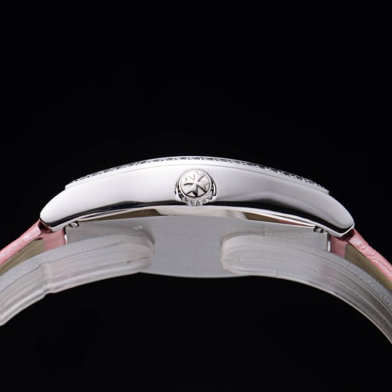 实拍 江诗丹顿-Vacheron Constantin 作为世界上历史悠久的钟表制造商从未停止生产,秉承悉力以赴,精益求精的品牌座右铭,其中有一款-Malte系列25530/000R-9742,经典酒桶型婉表,防磨水晶镜面,内部经反光处理,配置瑞士原装石英机芯,尺寸28.40*38.67毫米,厚度7.28毫米。表壳电镀18K白金/玫瑰金,表带有布绢带,牛皮带两种选择,针扣配带.市面最高版本,你值得拥有。 实拍 江诗丹顿-Vacheron Constantin 作为世界上历史悠久的钟表制造商从未停止生产,秉承悉力以赴,精益求精的品牌座右铭,其中有一款-Malte系列25530/000R-9742,经典酒桶型婉表,防磨水晶镜面,内部经反光处理,配置瑞士原装石英机芯,尺寸28.40*38.67毫米,厚度7.28毫米。表壳电镀18K白金/玫瑰金,表带有布绢带,牛皮带两种选择,针扣配带.市面最高版本,你值得拥有。