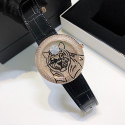 卡地亚-2022虎年限量款 虎虎生威 手工满镶钻表盘 搭配瑞士石英 机芯男士腕表，精品中性腕表 尊贵大气～风范时尚潮流，矿物质耐磨镜面玻璃，采用316钢，进口牛皮带，尺寸40mm
