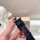 实拍 积家-Jaeger-LeCoultre DAZZLING RENDEZ- VOUS MOON约会系列月相珠宝腕表月之女神,是浪漫与柔美的象征,她掌管着大自然中的潮起潮落和季节更替,是艺术家与诗人们的灵感源泉,在温润莹亮的白色珍珠母贝映衬下,晶莹璀璨的钻石散发出夜空般的静谧之美,表圈镶嵌108颗 钻石,组成两个环绕表壳的同心圆。由36颗以爪镶工艺镶嵌的 钻石组成的外圈,为光芒闪耀的表圈营造出轻盈美妙的质感,尺寸36mm的精钢表壳搭配进口瑞士石英,采用蓝宝石水晶玻璃。 实拍 积家-Jaeger-LeCoultre DAZZLING RENDEZ- VOUS MOON约会系列月相珠宝腕表月之女神,是浪漫与柔美的象征,她掌管着大自然中的潮起潮落和季节更替,是艺术家与诗人们的灵感源泉,在温润莹亮的白色珍珠母贝映衬下,晶莹璀璨的钻石散发出夜空般的静谧之美,表圈镶嵌108颗 钻石,组成两个环绕表壳的同心圆。由36颗以爪镶工艺镶嵌的 钻石组成的外圈,为光芒闪耀的表圈营造出轻盈美妙的质感,尺寸36mm的精钢表壳搭配进口瑞士石英,采用蓝宝石水晶玻璃。