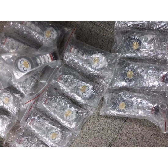 “熊猫眼”ROLEX 劳力士 迪通拿 腕表 116500LN-78590白盘 白色表盘功能盘镶黑色圈 ,旋入式表冠及按钮 ,精钢三排粒表带 ,中间抛光 ,两侧拉丝 ,折叠保险表扣 直径40mm ! “熊猫眼”ROLEX 劳力士 迪通拿 腕表 116500LN-78590白盘 白色表盘功能盘镶黑色圈 ,旋入式表冠及按钮 ,精钢三排粒表带 ,中间抛光 ,两侧拉丝 ,折叠保险表扣 直径40mm !