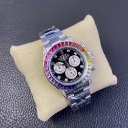 ROLEX 劳力士 彩虹拿一表难求！镶嵌根据原厂颜色渐变过渡最协调的36颗宝石进行优化处理，高度、角度一致，折射效果非常漂亮。蓝宝石透彻效果镜面，抛光打磨精湛细腻！