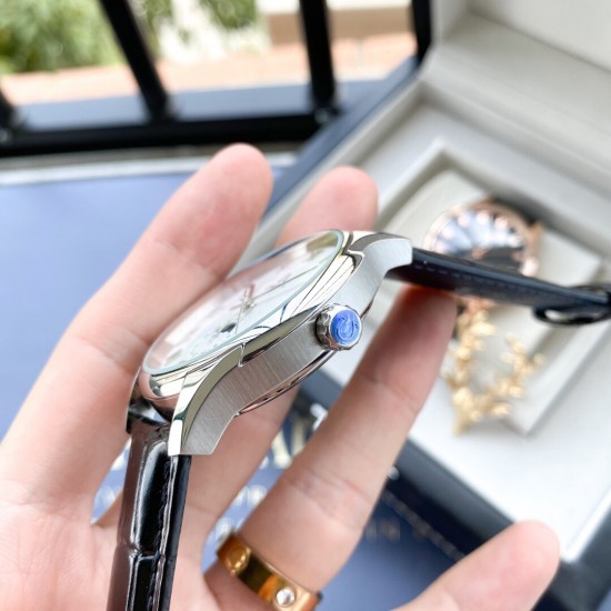 【品牌】欧米茄--OMEGA【机芯】全自动机械机芯【尺寸】直径40mm 厚度12mm【特性】蝶飞三针半月相机械男表,尊贵大气、简约优雅! 【品牌】欧米茄--OMEGA【机芯】全自动机械机芯【尺寸】直径40mm 厚度12mm【特性】蝶飞三针半月相机械男表,尊贵大气、简约优雅!