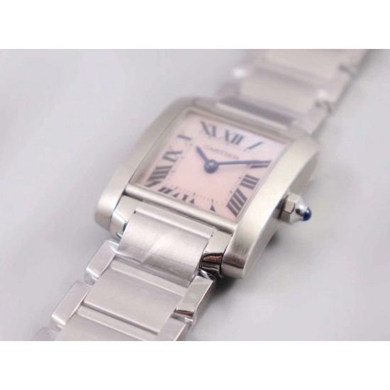 实拍 8848F出品卡地亚法国坦克!瑞士石英机芯,尺寸~25.35*20.3mm,其他的就不作多介绍了,均可官网查阅,下面我来讲讲它的迷人之处,坦克腕表家族中女性最喜欢的一个系列。首先正像坦克与履带的不可分离,法国坦克腕表的履带式表链不仅像一款简练的手镯将金属的光泽绽放无余,也更好的融合了坦克系列棱角分明、锐利的表壳边缘,二者的结合不仅使表款风格上有个完整的统一性,更是对坦克腕表系列的自由精神的完美诠释,因此法国坦克可谓是卡地亚坦克腕表系列之中的经典之作!保卡、吊牌、表带膜和外包装都有贴标型号!下手要快! 实拍 8848F出品卡地亚法国坦克!瑞士石英机芯,尺寸~25.35*20.3mm,其他的就不作多介绍了,均可官网查阅,下面我来讲讲它的迷人之处,坦克腕表家族中女性最喜欢的一个系列。首先正像坦克与履带的不可分离,法国坦克腕表的履带式表链不仅像一款简练的手镯将金属的光泽绽放无余,也更好的融合了坦克系列棱角分明、锐利的表壳边缘,二者的结合不仅使表款风格上有个完整的统一性,更是对坦克腕表系列的自由精神的完美诠释,因此法国坦克可谓是卡地亚坦克腕表系列之中的经典之作!保卡、吊牌、表带膜和外包装都有贴标型号!下手要快!