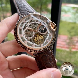 蓝气球系列   精致百搭【最新】：卡地亚最新设计全镂空精品【类型】：精品男士腕表【表带】：真牛皮表带【机芯】：顶级全自动机械机芯【镜面】：矿物质强化玻璃（更高清）品味高雅 浩瀚大气 匠心独运 腕间瑰宝尺寸：直径43mm厚12mm热卖上市！欢迎转载！