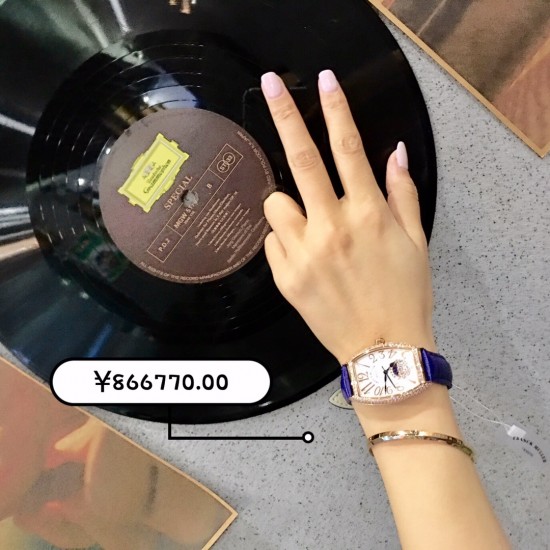 星辰 法兰克穆勒-Franck Muller(FM)❥酒桶形系列❥瑞士石英机芯❥镀膜玻璃镜面❥表壳尺寸32x43mm 厚度约9mmFK独家实拍! 星辰 法兰克穆勒-Franck Muller(FM)❥酒桶形系列❥瑞士石英机芯❥镀膜玻璃镜面❥表壳尺寸32x43mm 厚度约9mmFK独家实拍!