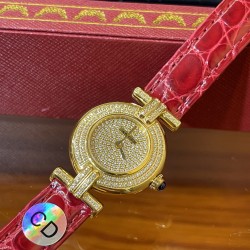 鳄鱼皮新品发布 奢华版满天星镶钻表盘卡地亚小旋风must de小金表vintage中古断货王，性价比高闭眼入。神仙颜值美绝trinity，小孩子才做选择，成年人都是all in![色]表径24mm，超薄厚度5.8mm，搭载瑞士石英机芯，罗马刻度奶油盘，简洁大两针，后镶天然美钻搭配鳄鱼皮表带更奢华超级闪。可仙可盐可甜，精致优雅上手绝美。时尚是一个经典的轮回～说不定今年的复古风，你就是走得最驾轻就熟的一个。推荐指数：⭐⭐⭐⭐⭐
