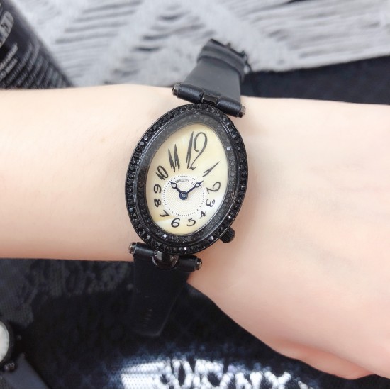 2019新款Breguet-宝玑那不勒斯皇后系列! 史上最强最美 绝对值得拥有的一款 拱桥弧形、表盘用天然白色珍珠母贝 阿拉伯数字时符 经典的蓝钢宝玑指针,完美复刻 那不勒斯皇后款 绝对的女神气质名媛款 最重要的是百搭得来不失少女心 必入款❗带上一秒变女神,各种派对,晚会,聚会,约会,发布会,让你BlingBling 2019新款Breguet-宝玑那不勒斯皇后系列! 史上最强最美 绝对值得拥有的一款 拱桥弧形、表盘用天然白色珍珠母贝 阿拉伯数字时符 经典的蓝钢宝玑指针,完美复刻 那不勒斯皇后款 绝对的女神气质名媛款 最重要的是百搭得来不失少女心 必入款❗带上一秒变女神,各种派对,晚会,聚会,约会,发布会,让你BlingBling