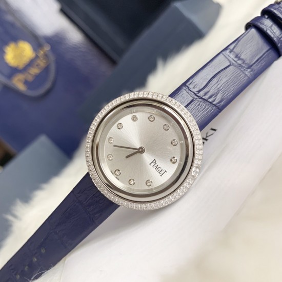 实拍 伯爵-PIAGET 女士腕表 瑞士石英机芯 316L精钢表壳 真牛皮表带 尺寸34*8mm 蓝宝石玻璃镜面 简约的设计,大胆而多彩的配色,以及旋转表圈是伯爵品牌 Possession腕表的特质所在。通过品牌制表师们天马星空的创意,将各个亮色的表带与贵金属、钻石、精钢材质相融,通过圆形盘面的演绎,令全新的 Possession腕表越发闪耀夺目,给人眼前一亮之感。 实拍 伯爵-PIAGET 女士腕表 瑞士石英机芯 316L精钢表壳 真牛皮表带 尺寸34*8mm 蓝宝石玻璃镜面 简约的设计,大胆而多彩的配色,以及旋转表圈是伯爵品牌 Possession腕表的特质所在。通过品牌制表师们天马星空的创意,将各个亮色的表带与贵金属、钻石、精钢材质相融,通过圆形盘面的演绎,令全新的 Possession腕表越发闪耀夺目,给人眼前一亮之感。
