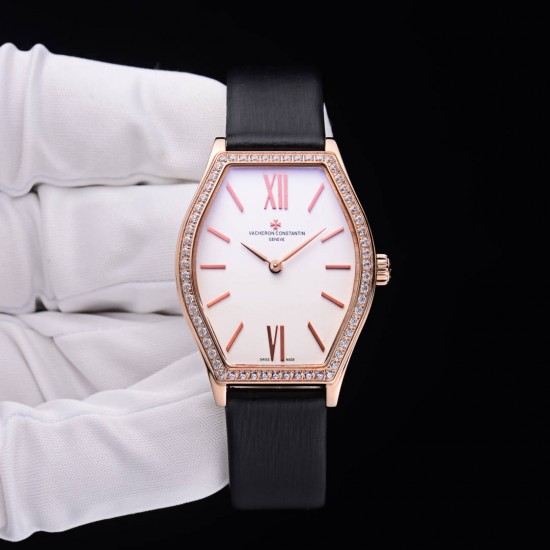实拍 江诗丹顿-Vacheron Constantin 作为世界上历史悠久的钟表制造商从未停止生产,秉承悉力以赴,精益求精的品牌座右铭,其中有一款-Malte系列25530/000R-9742,经典酒桶型婉表,防磨水晶镜面,内部经反光处理,配置瑞士原装石英机芯,尺寸28.40*38.67毫米,厚度7.28毫米。表壳电镀18K白金/玫瑰金,表带有布绢带,牛皮带两种选择,针扣配带.市面最高版本,你值得拥有。 实拍 江诗丹顿-Vacheron Constantin 作为世界上历史悠久的钟表制造商从未停止生产,秉承悉力以赴,精益求精的品牌座右铭,其中有一款-Malte系列25530/000R-9742,经典酒桶型婉表,防磨水晶镜面,内部经反光处理,配置瑞士原装石英机芯,尺寸28.40*38.67毫米,厚度7.28毫米。表壳电镀18K白金/玫瑰金,表带有布绢带,牛皮带两种选择,针扣配带.市面最高版本,你值得拥有。