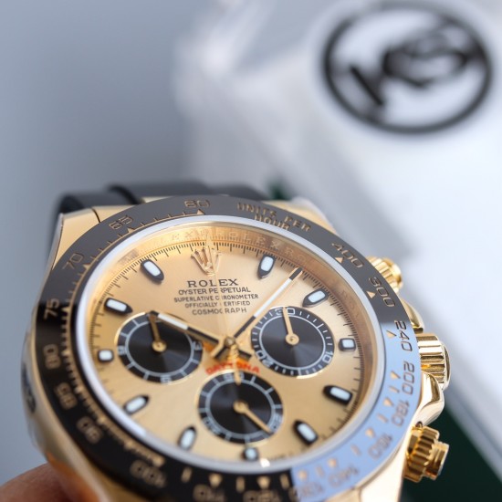 顶级做工KS出品:劳力士 恒动宇宙计时型迪通拿 【尺寸】40MM【表镜】抗刮损蓝水晶玻璃 防反光凸透式放大日历窗【表壳】上链表冠,旋入式三扣锁三重防水系统【机芯】采用7750机芯,高效精准稳定【表带】腕表搭配折叠式表扣,且表扣具有微调装置,可以调到非常的贴合手腕 折叠扣 超强夜光 防水大于100米 顶级做工KS出品:劳力士 恒动宇宙计时型迪通拿 【尺寸】40MM【表镜】抗刮损蓝水晶玻璃 防反光凸透式放大日历窗【表壳】上链表冠,旋入式三扣锁三重防水系统【机芯】采用7750机芯,高效精准稳定【表带】腕表搭配折叠式表扣,且表扣具有微调装置,可以调到非常的贴合手腕 折叠扣 超强夜光 防水大于100米