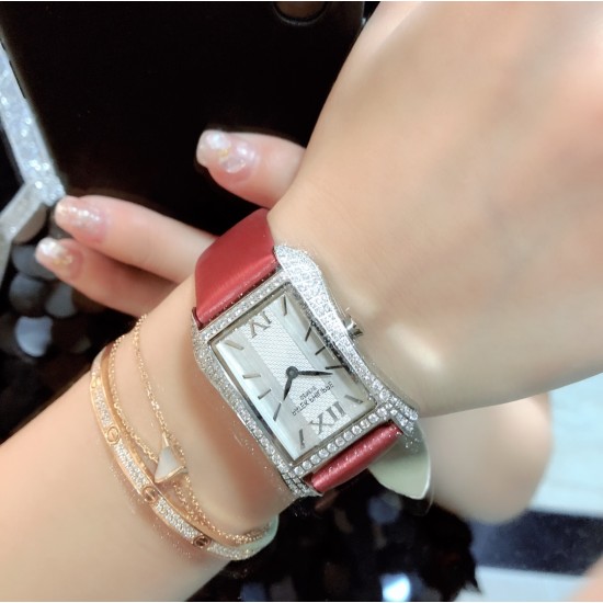 实拍 PATEK PHILIPPE百达翡丽系列 女士腕表(白金表壳搭配沙丁布带,表圈镶嵌天然锆石,蓝宝石玻璃,搭载瑞士石英机芯,尺寸30*34*7毫米) 实拍 PATEK PHILIPPE百达翡丽系列 女士腕表(白金表壳搭配沙丁布带,表圈镶嵌天然锆石,蓝宝石玻璃,搭载瑞士石英机芯,尺寸30*34*7毫米)