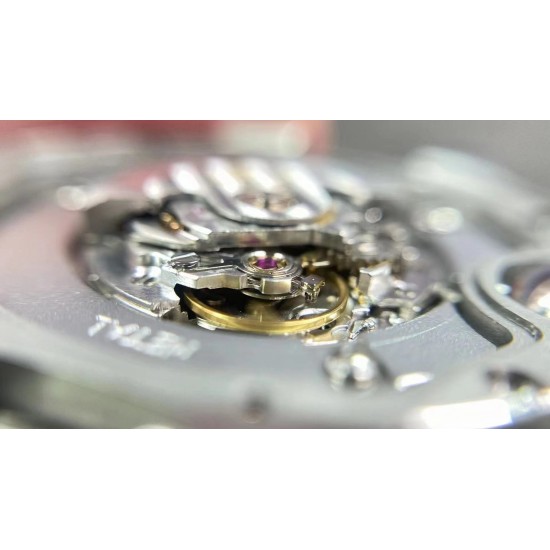 [烟花][烟花][烟花][烟花]新品上市。蓝气球33mm，36mm全新配置:1:搭载独家原版25钻卡地亚076机芯。2:蓝气球076机芯一档机芯与正品一致，无日历空挡。3:手表厚度9.96mm，蓝气球独家工艺。4:淘汰全网日本机芯NH05版本，开创蓝气球全新时代。