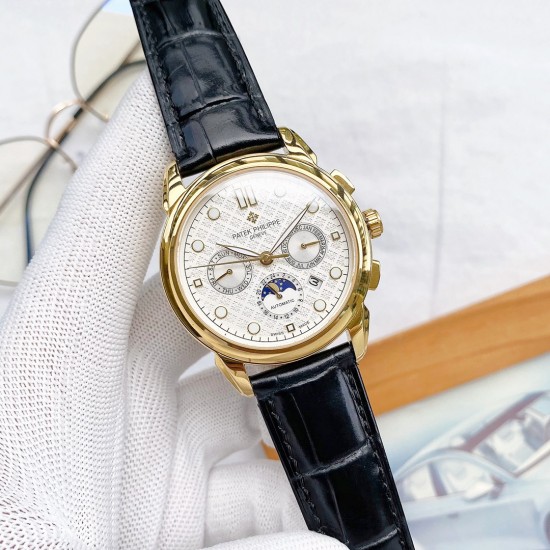 PP最新款式 百达翡丽Patek Philippe 搭配进口9100多功能机芯(零返修)功能(24小时,星期,星辰,月份)进口316精钢!搭配意大利进口小牛皮!原装针扣!尺寸42mm。耐磨防刮蓝宝石玻璃!超强防水50米!简约而不简单!百达翡丽,你值得拥有.实物拍摄品质如一! PP最新款式 百达翡丽Patek Philippe 搭配进口9100多功能机芯(零返修)功能(24小时,星期,星辰,月份)进口316精钢!搭配意大利进口小牛皮!原装针扣!尺寸42mm。耐磨防刮蓝宝石玻璃!超强防水50米!简约而不简单!百达翡丽,你值得拥有.实物拍摄品质如一!