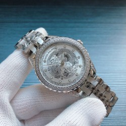 龙凤呈祥 百达翡丽-PATEK PHILIPPE B33 全球限量发售，采用新新一代8002纯进口自动机械机芯，背透雕刻龙凤设计，大方得体，独特风格，全精钢设计，超强防水，可直接佩戴游泳，41mm直径，蓝宝石玻璃镜面，表壳采用真空纳米技术电镀，质感十足，尊贵奢华，这绝对是送亲人 送朋友，送老板的最佳礼物！三杰精致推荐男士瑞士全自动机械腕表，SJ为你精心打造超真实实物图拍摄