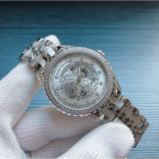 龙凤呈祥 百达翡丽-PATEK PHILIPPE B33 全球限量发售,采用新新一代8002纯进口自动机械机芯,背透雕刻龙凤设计,大方得体,独特风格,全精钢设计,超强防水,可直接佩戴游泳,41mm直径,蓝宝石玻璃镜面,表壳采用真空纳米技术电镀,质感十足,尊贵奢华,这绝对是送亲人 送朋友,送老板的最佳礼物!三杰精致推荐男士瑞士全自动机械腕表,SJ为你精心打造超真实实物图拍摄 龙凤呈祥 百达翡丽-PATEK PHILIPPE B33 全球限量发售,采用新新一代8002纯进口自动机械机芯,背透雕刻龙凤设计,大方得体,独特风格,全精钢设计,超强防水,可直接佩戴游泳,41mm直径,蓝宝石玻璃镜面,表壳采用真空纳米技术电镀,质感十足,尊贵奢华,这绝对是送亲人 送朋友,送老板的最佳礼物!三杰精致推荐男士瑞士全自动机械腕表,SJ为你精心打造超真实实物图拍摄