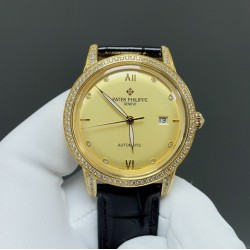 百达翡丽-PATEK PHILIPPE-火热新款式，新款锅盖，耗时长达8个月！超薄男士自动机械腕表，采用进口原装9015机芯，每小时振频28800次，零返修质量，直径40mm原装尺寸，超薄工艺8mm，锅盖玻璃材质！超强防水50米！专柜同款，一比一复刻！带上他锋芒尽显，气派不凡！耀眼光辉，永恒尊贵。⚠️请认准专业独家品质！欢迎转载