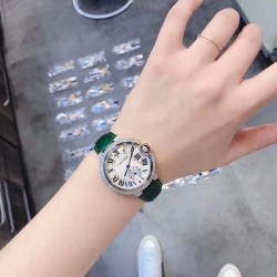 卡地亚 CARTIER 蓝气球奢华系列，316L精钢材质，简约又别具品味，摒弃了现代盛行的繁复华丽的修饰，以简约重新诠释唯美，打造独家高品质，采用高级珍珠贝母制作出表盘，优雅精致高贵气质尽显无漏。尺寸36mm*12mm。