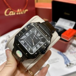 BV 出品-卡地亚SANTOS系列腕表          又添新成员了技术特点：1⃣️镜面：蓝宝石玻璃表镜2⃣️表带：精钢表链、意大利牛皮表带3⃣️表壳：精钢、ADLC碳镀层4⃣️表冠：精钢表冠、镶嵌黑色多切面合          成尖晶石5⃣️表盘：黑色6⃣️尺寸：47.5X39.8X9.38mm7⃣️机芯：进口9019机