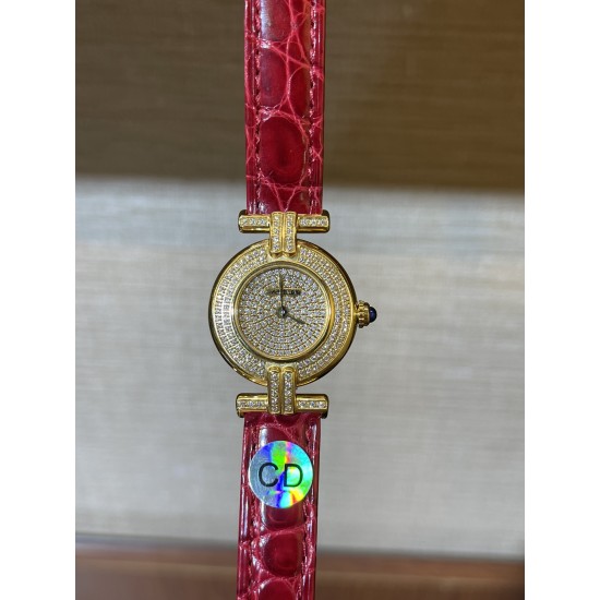 鳄鱼皮新品发布 奢华版满天星镶钻表盘卡地亚小旋风must de小金表vintage中古断货王，性价比高闭眼入。神仙颜值美绝trinity，小孩子才做选择，成年人都是all in![色]表径24mm，超薄厚度5.8mm，搭载瑞士石英机芯，罗马刻度奶油盘，简洁大两针，后镶天然美钻搭配鳄鱼皮表带更奢华超级闪。可仙可盐可甜，精致优雅上手绝美。时尚是一个经典的轮回～说不定今年的复古风，你就是走得最驾轻就熟的一个。推荐指数：⭐⭐⭐⭐⭐