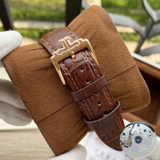 积家Jaeger Lecoultre 精品男士腕表,多功能设计,技艺精湛,独具匠心,尊贵大气,绅士风范。采用全自动机械机芯,顶级316精钢表壳,进口小牛皮表带,矿物质超强镜面,尺寸43-13 积家Jaeger Lecoultre 精品男士腕表,多功能设计,技艺精湛,独具匠心,尊贵大气,绅士风范。采用全自动机械机芯,顶级316精钢表壳,进口小牛皮表带,矿物质超强镜面,尺寸43-13