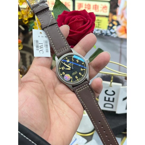 IWC 万国 钛灰 马克系列，日本全自动机械腕表，现震撼来袭，越带越有质感，尺寸39mm！棕色意大利小牛皮表带！
