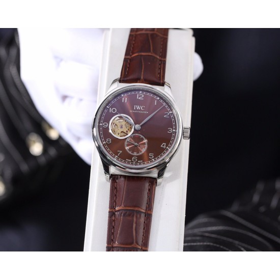 品牌：万国 IWC表带：真牛皮/316L精钢表带机芯：全自动机械机芯材料：矿物质超强镜面尺寸：直径41mm厚12mm！