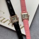 实拍 ♥️新版小牛皮来袭♥️2020最新卡地亚法国坦克Cartier Tank Franaise系列,一款百搭性价比又高的手表 搭配全新专柜欧版风格定制的原厂表带,进口瑞士石英机芯。八角形表冠,镶嵌一颗凸圆形合成尖晶石,剑形蓝钢指针,蓝宝石水晶镜面,采用与原装一致的实心内罩,尺寸:25 x 20mm。佩戴舒适柔软服帖,上手显得高贵又典雅,很气质很女人独家货源。 实拍 ♥️新版小牛皮来袭♥️2020最新卡地亚法国坦克Cartier Tank Franaise系列,一款百搭性价比又高的手表 搭配全新专柜欧版风格定制的原厂表带,进口瑞士石英机芯。八角形表冠,镶嵌一颗凸圆形合成尖晶石,剑形蓝钢指针,蓝宝石水晶镜面,采用与原装一致的实心内罩,尺寸:25 x 20mm。佩戴舒适柔软服帖,上手显得高贵又典雅,很气质很女人独家货源。